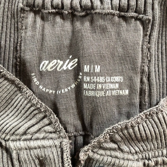 Aerie Gray Waffle Rib Long Sleeve Henley T-Shirt Women’s M, Ribbed with Stretch - Picture 4 of 9